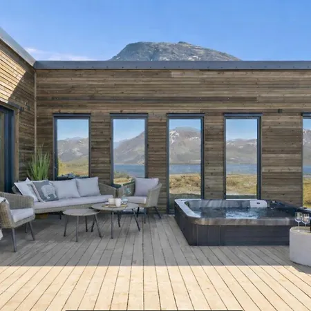 Luxury In Beautiful Lofoten With Jacuzzi And Sauna