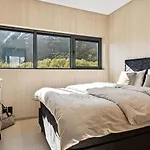 Luxury In Beautiful Lofoten With Jacuzzi And Sauna Lägenhet