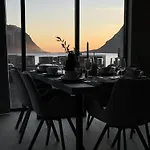 Luxury In Beautiful Lofoten With Jacuzzi And Sauna
