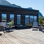 Luxury In Beautiful Lofoten With Jacuzzi And Sauna 公寓 *